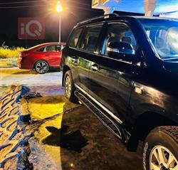 تۆیۆتا لاند کروزەر